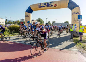 20220703 la 19Eme Course Cyclosportive la Favorite Départ à la Salle Omnisports des Isles (13)